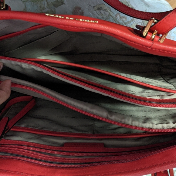 Michael Kors Jet Set Tote - Picture 3 of 4